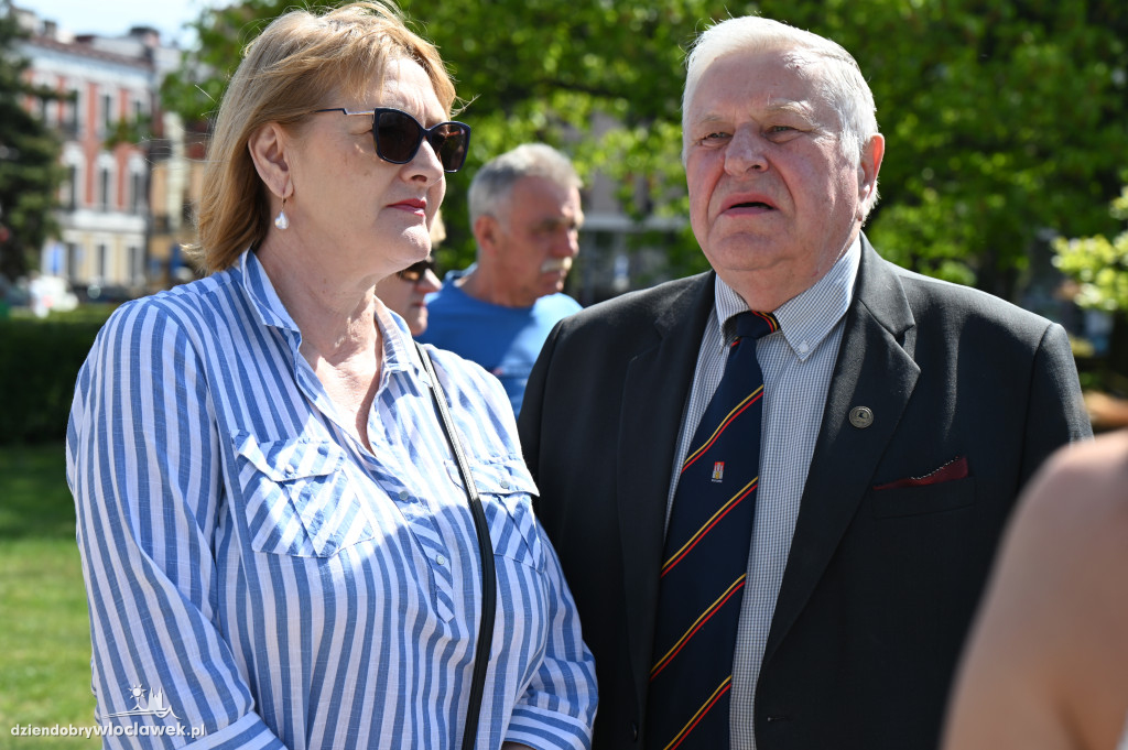 Przemarsz ze 100-metrową biało-czerwoną