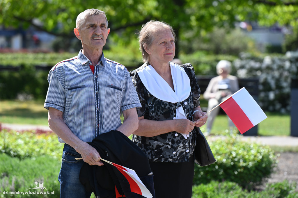 Przemarsz ze 100-metrową biało-czerwoną