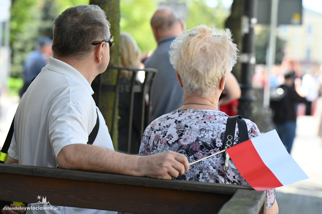 Przemarsz ze 100-metrową biało-czerwoną