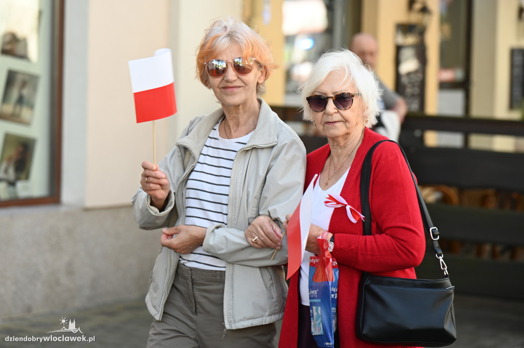 Przemarsz ze 100-metrową biało-czerwoną