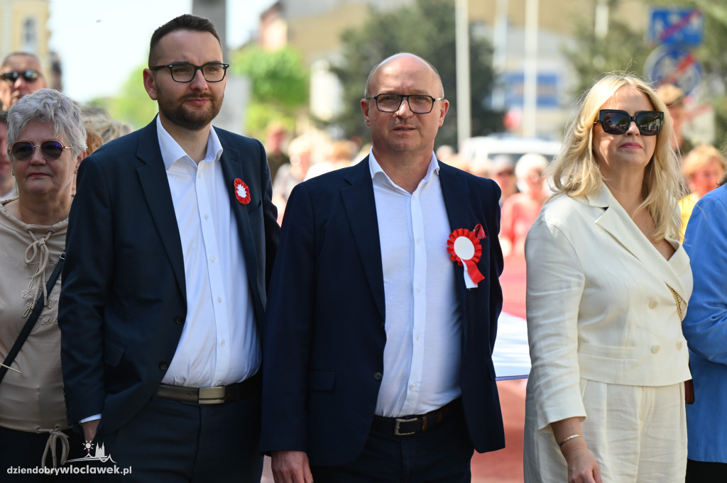 Przemarsz ze 100-metrową biało-czerwoną
