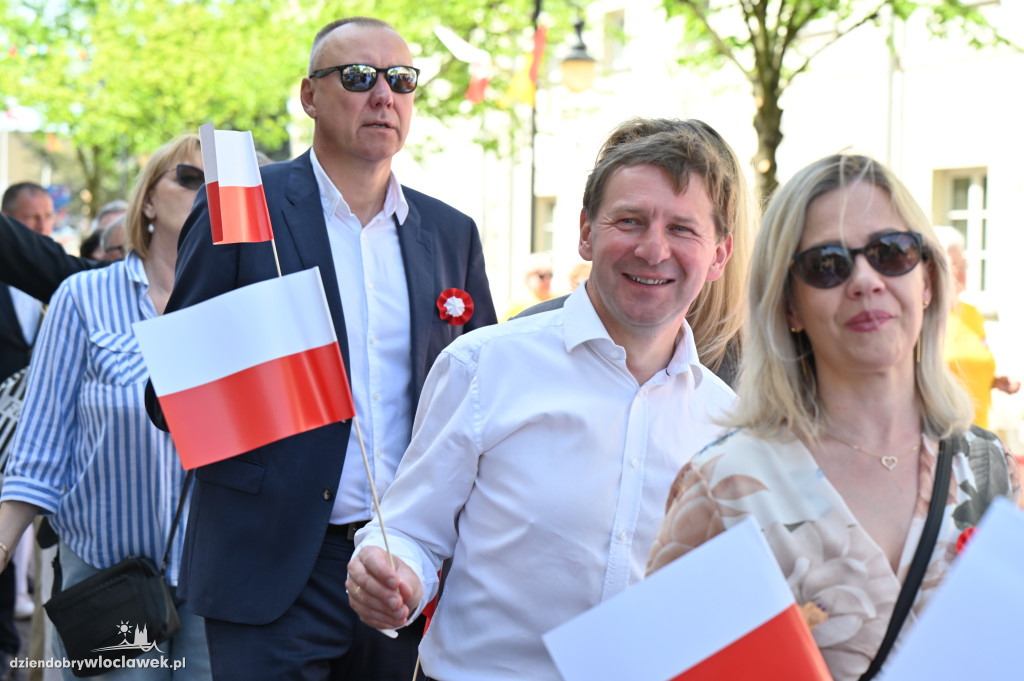 Przemarsz ze 100-metrową biało-czerwoną