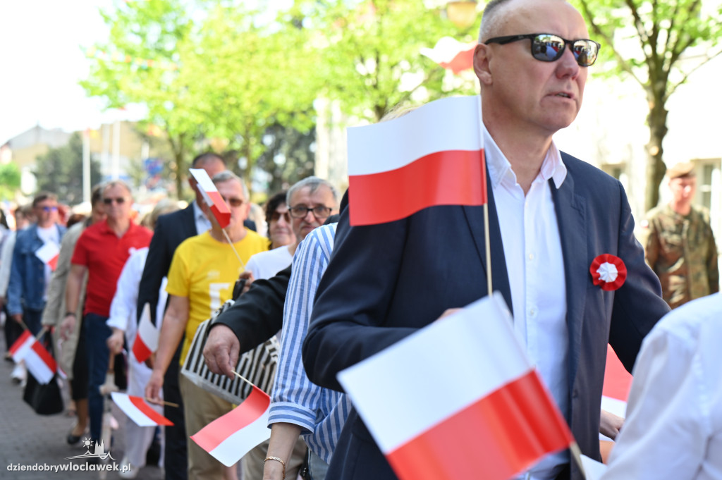 Przemarsz ze 100-metrową biało-czerwoną