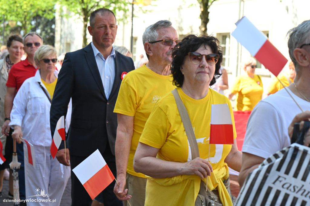 Przemarsz ze 100-metrową biało-czerwoną