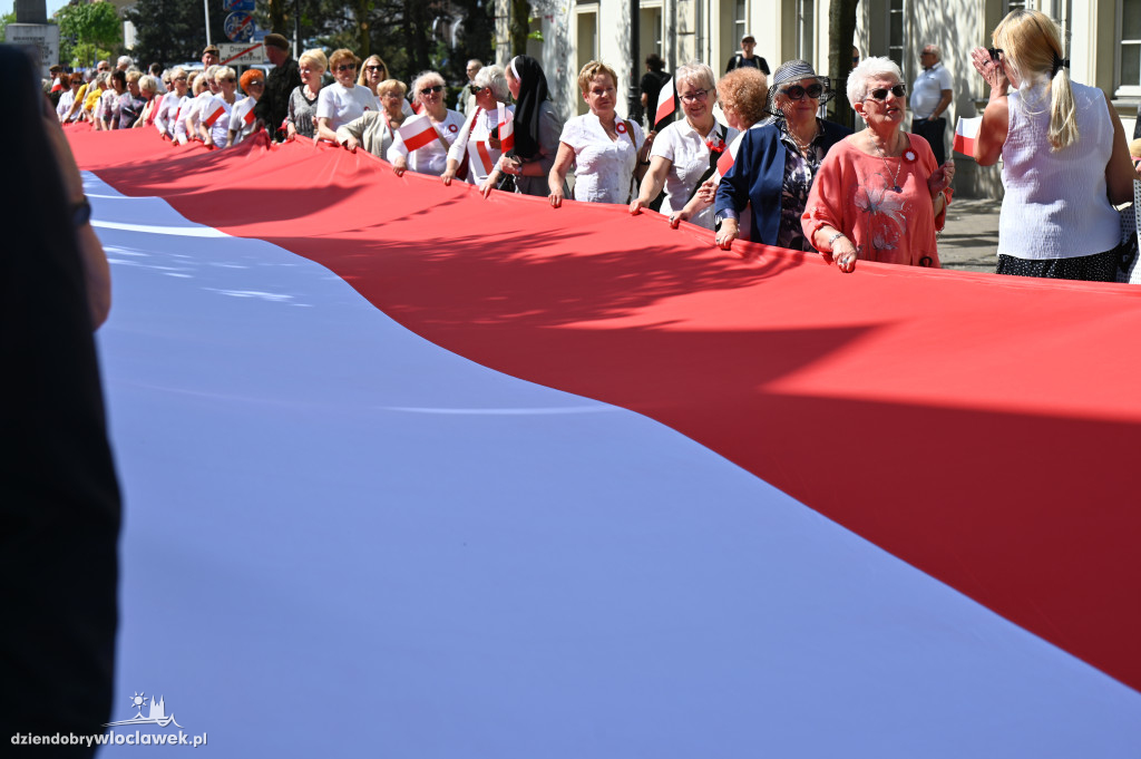 Przemarsz ze 100-metrową biało-czerwoną