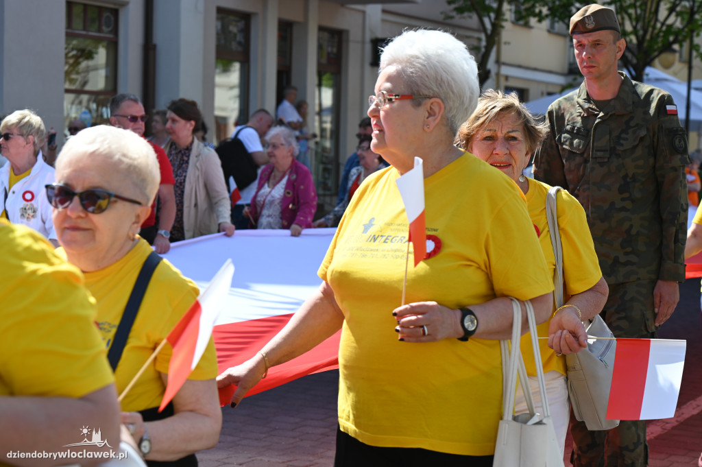 Przemarsz ze 100-metrową biało-czerwoną