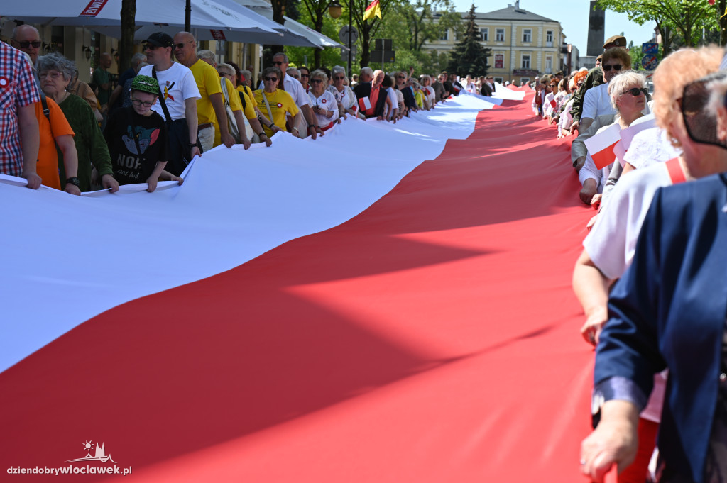 Przemarsz ze 100-metrową biało-czerwoną