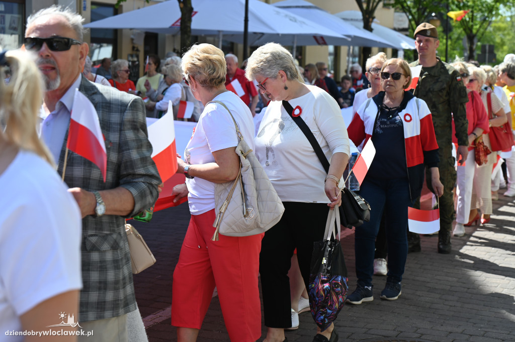 Przemarsz ze 100-metrową biało-czerwoną