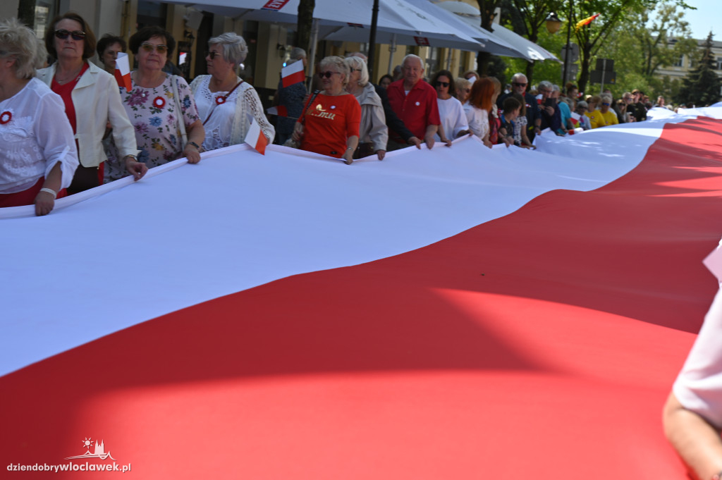 Przemarsz ze 100-metrową biało-czerwoną