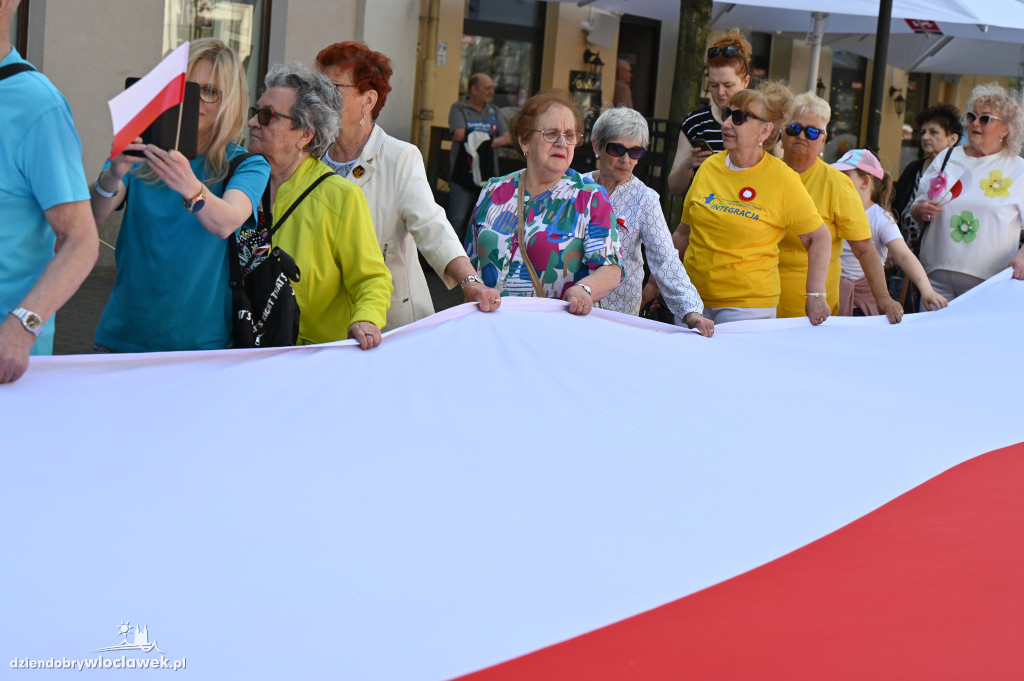 Przemarsz ze 100-metrową biało-czerwoną