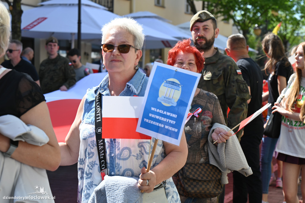 Przemarsz ze 100-metrową biało-czerwoną