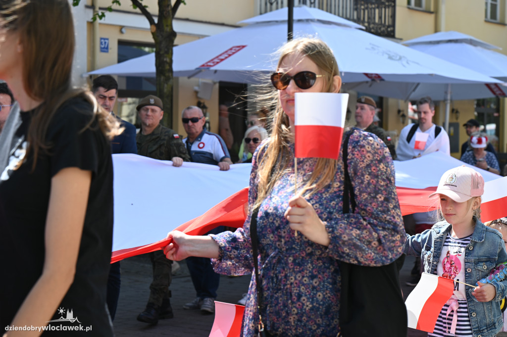 Przemarsz ze 100-metrową biało-czerwoną