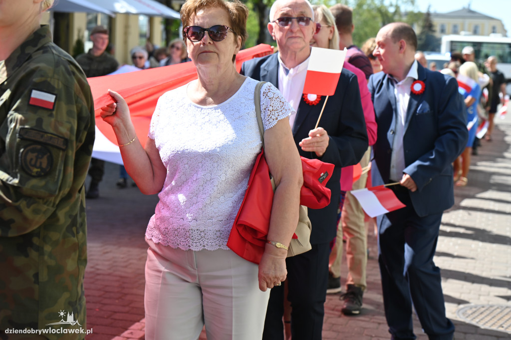 Przemarsz ze 100-metrową biało-czerwoną