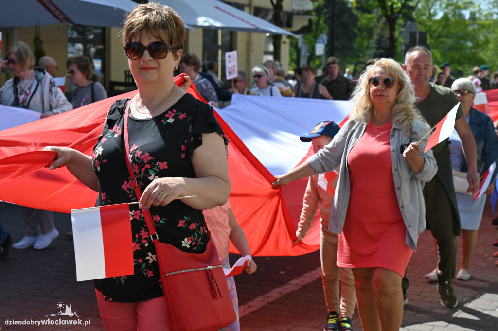 Przemarsz ze 100-metrową biało-czerwoną