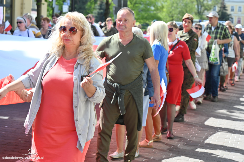 Przemarsz ze 100-metrową biało-czerwoną