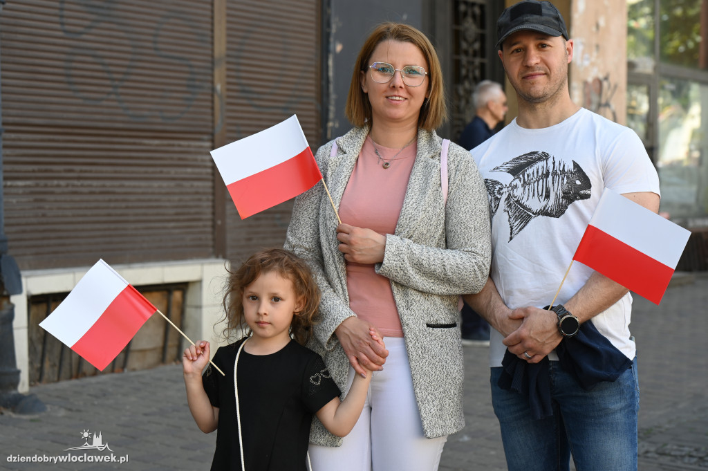 Przemarsz ze 100-metrową biało-czerwoną