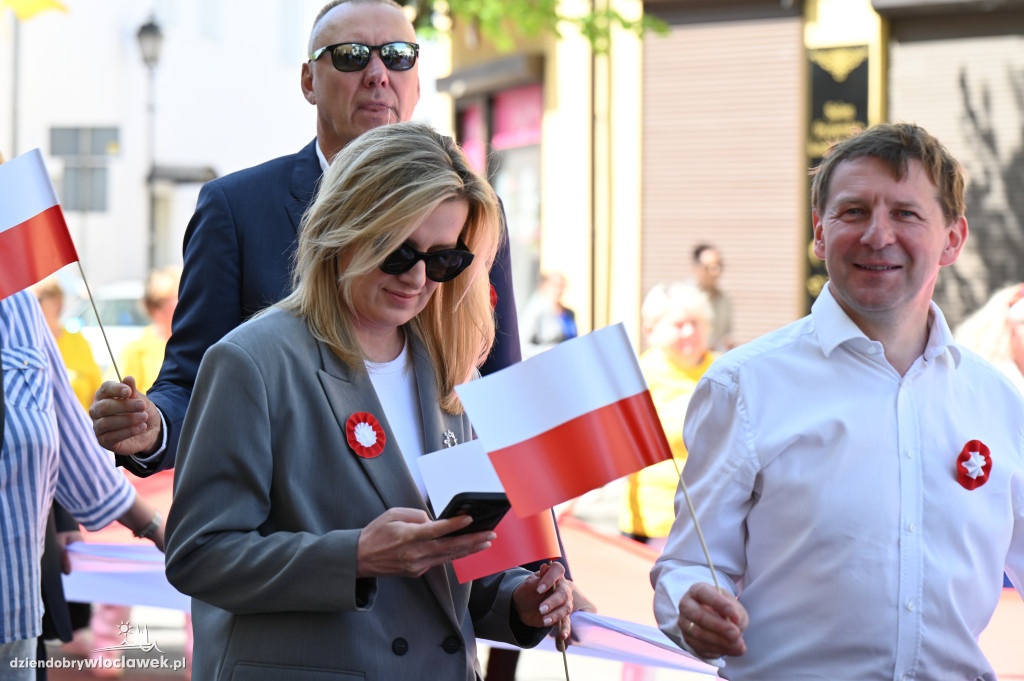 Przemarsz ze 100-metrową biało-czerwoną