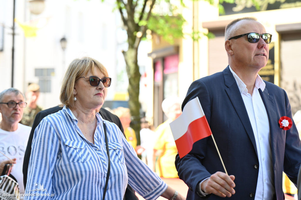 Przemarsz ze 100-metrową biało-czerwoną