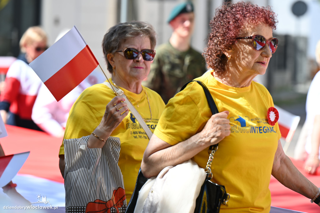 Przemarsz ze 100-metrową biało-czerwoną