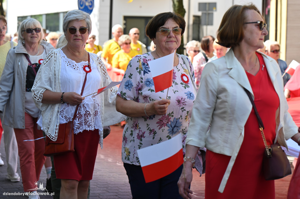 Przemarsz ze 100-metrową biało-czerwoną
