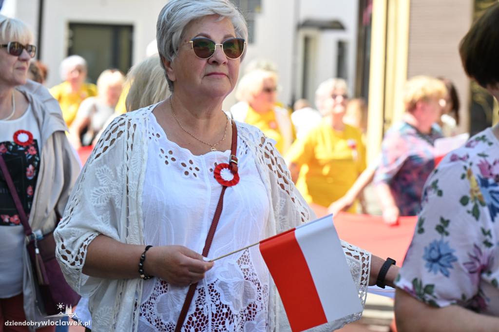 Przemarsz ze 100-metrową biało-czerwoną