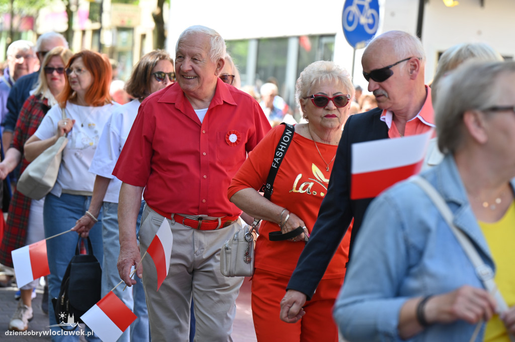 Przemarsz ze 100-metrową biało-czerwoną