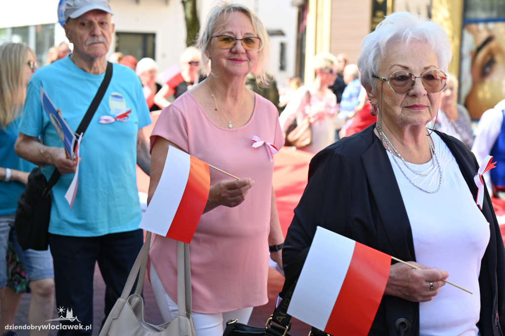 Przemarsz ze 100-metrową biało-czerwoną