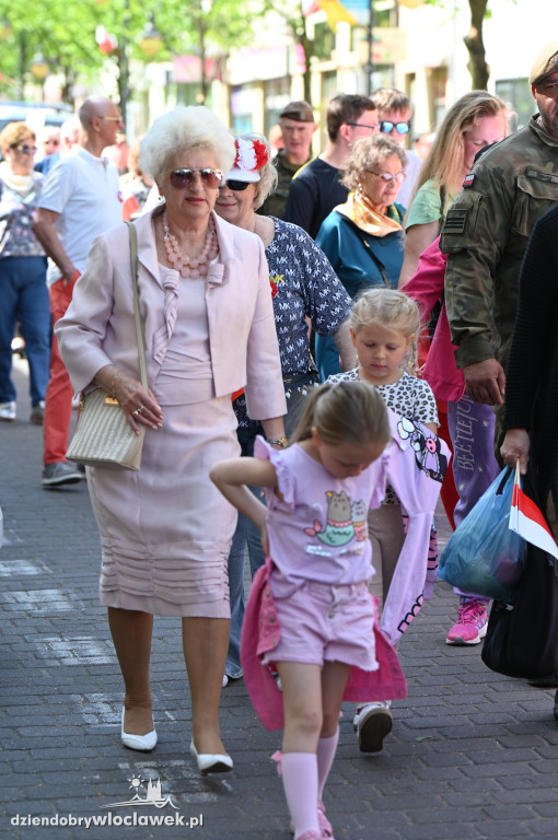 Przemarsz ze 100-metrową biało-czerwoną