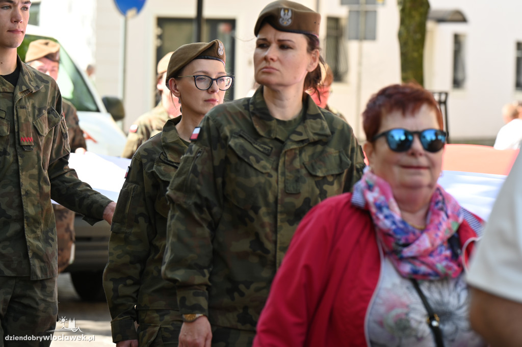 Przemarsz ze 100-metrową biało-czerwoną