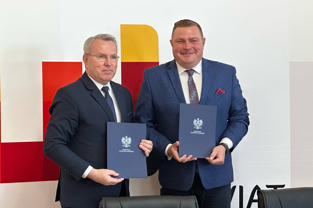 Podpisanie umów w Starostwie Powiatowym