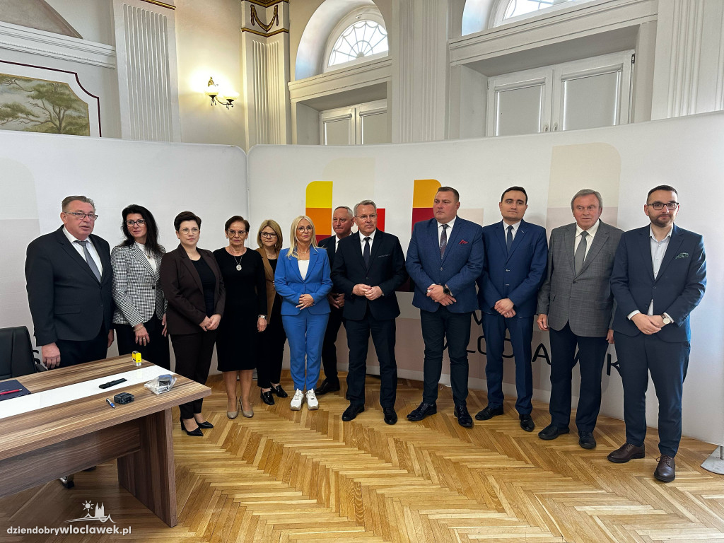 Podpisanie umów w Starostwie Powiatowym