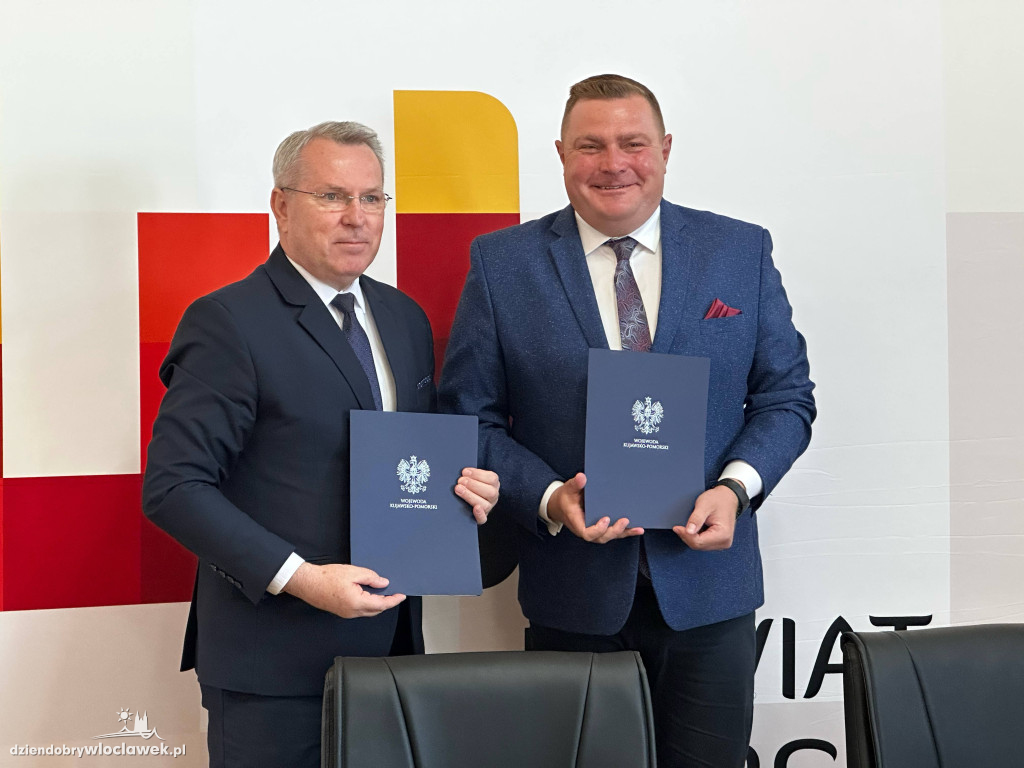 Podpisanie umów w Starostwie Powiatowym