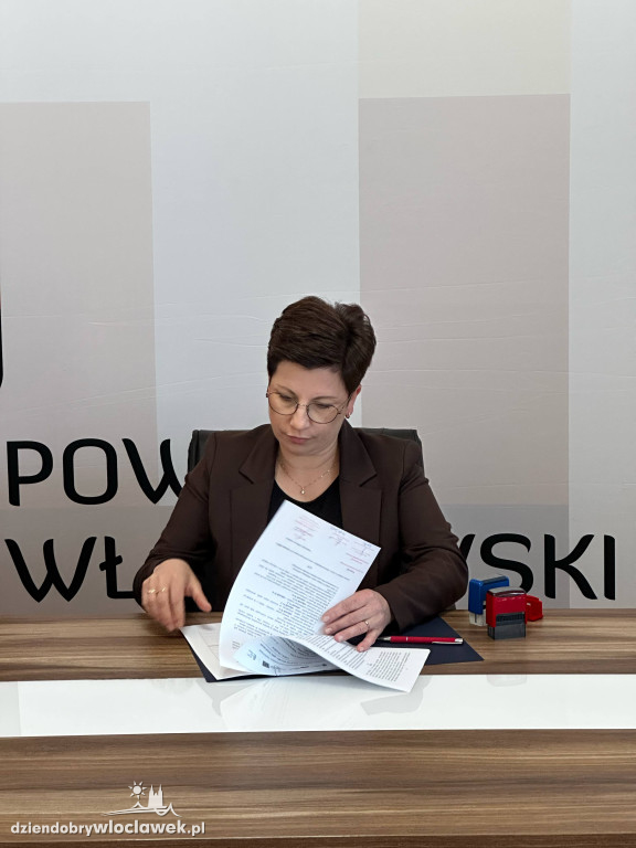 Podpisanie umów w Starostwie Powiatowym