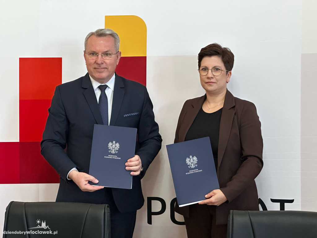 Podpisanie umów w Starostwie Powiatowym