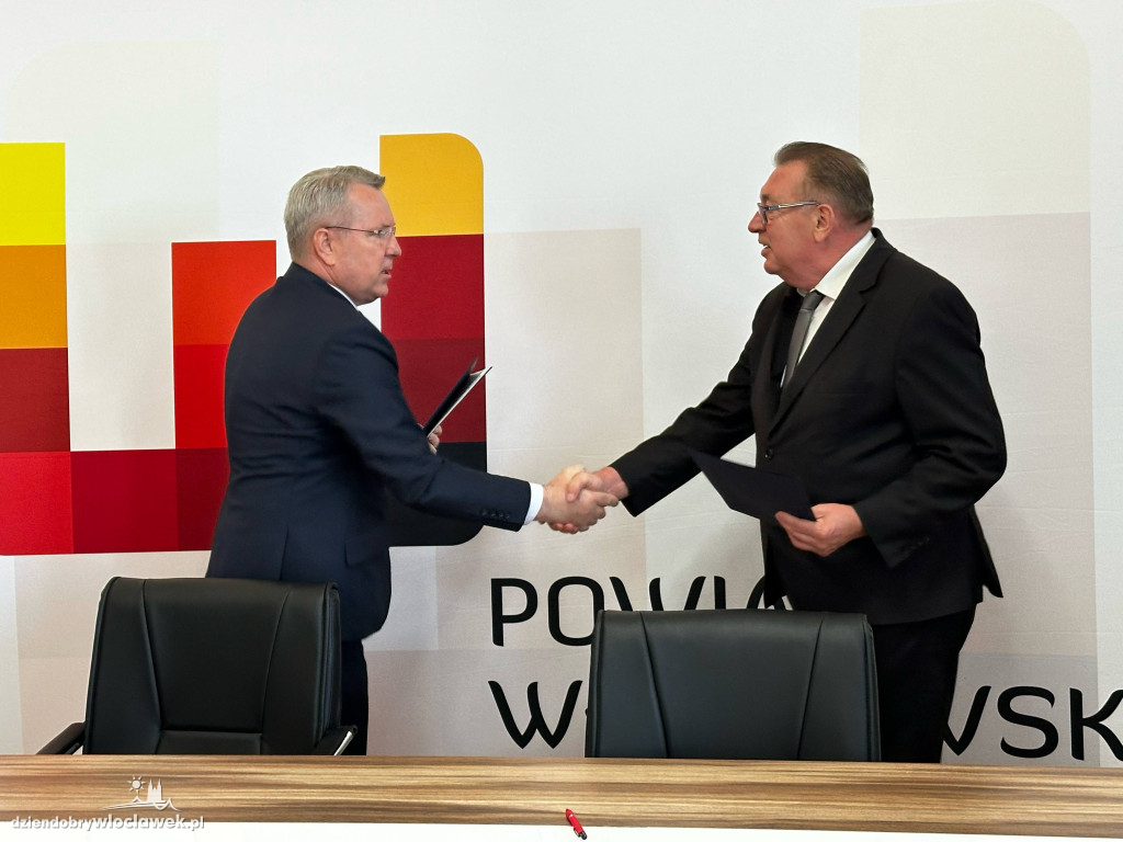 Podpisanie umów w Starostwie Powiatowym