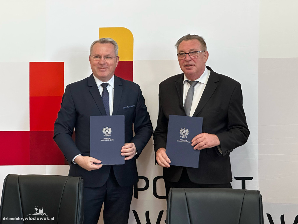 Podpisanie umów w Starostwie Powiatowym