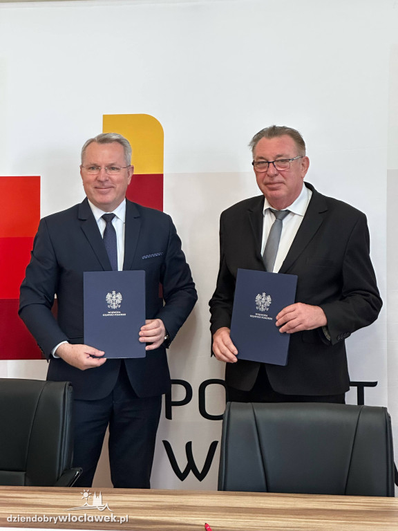 Podpisanie umów w Starostwie Powiatowym