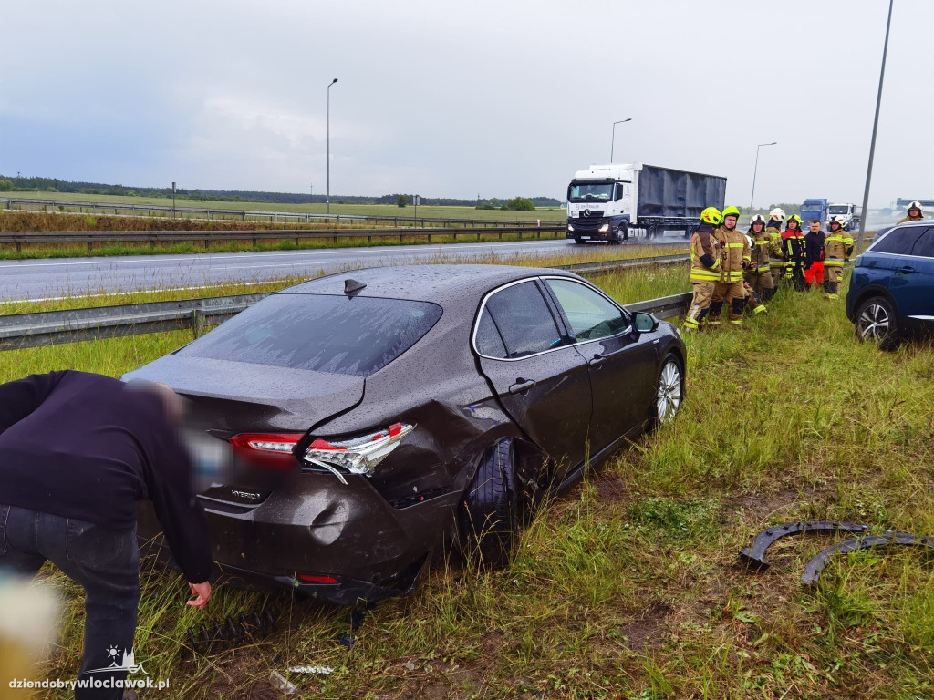 Zderzenie 2 aut i radiowozu na A1