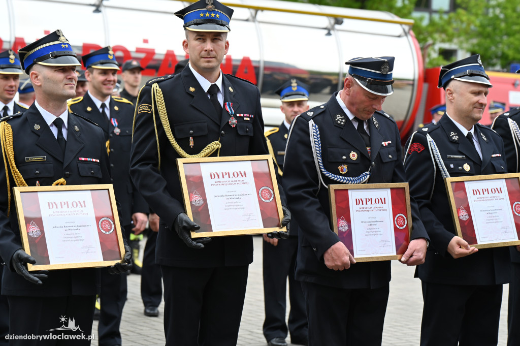 Awanse i wyróżnienia dla dla strażaków