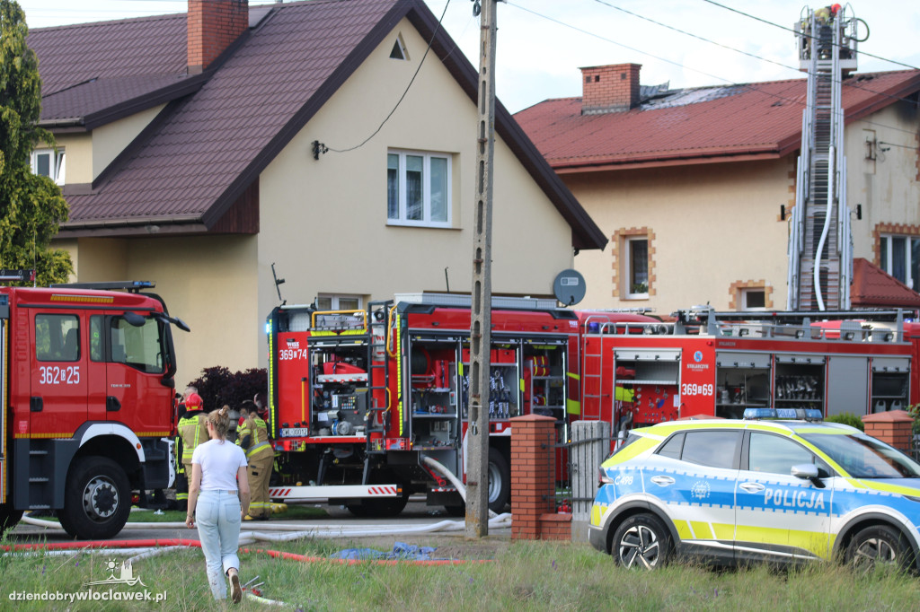 Pożar domu. 6 zastępów straży w akcji