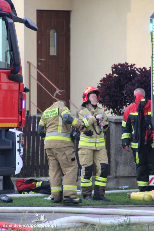 Pożar domu. 6 zastępów straży w akcji