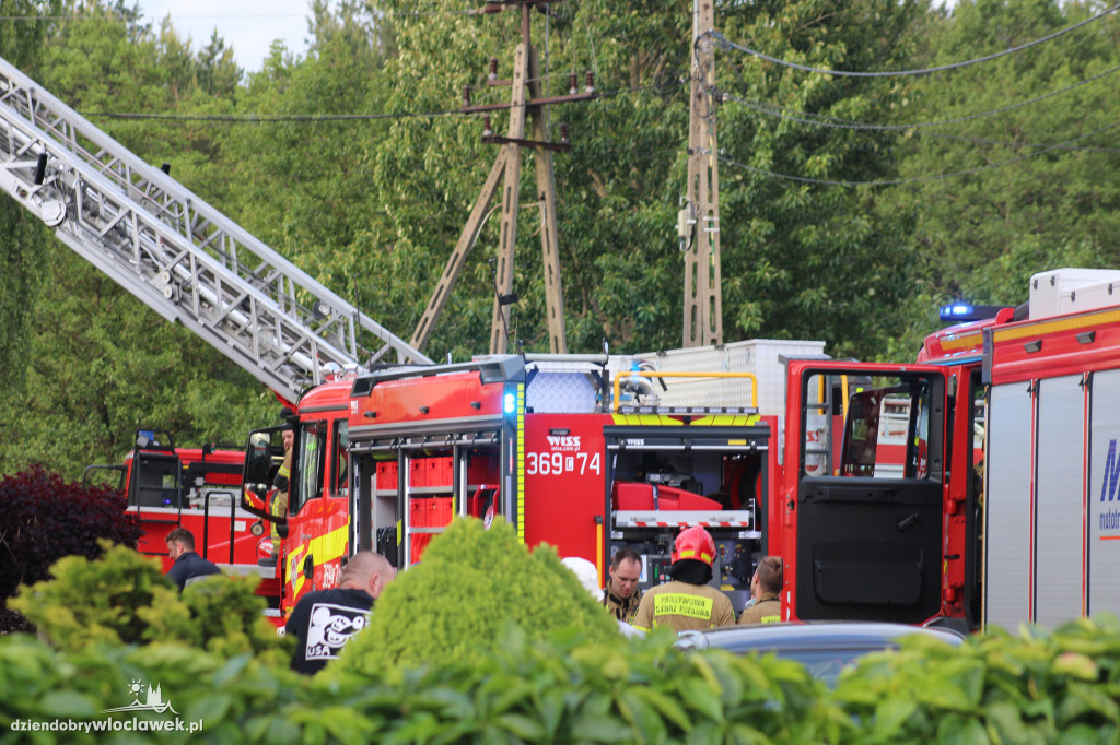 Pożar domu. 6 zastępów straży w akcji