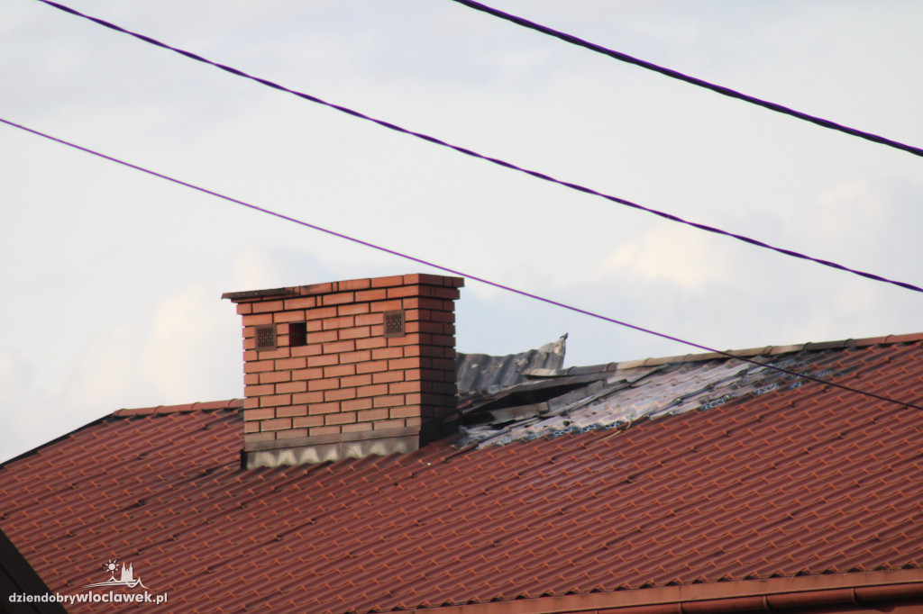 Pożar domu. 6 zastępów straży w akcji
