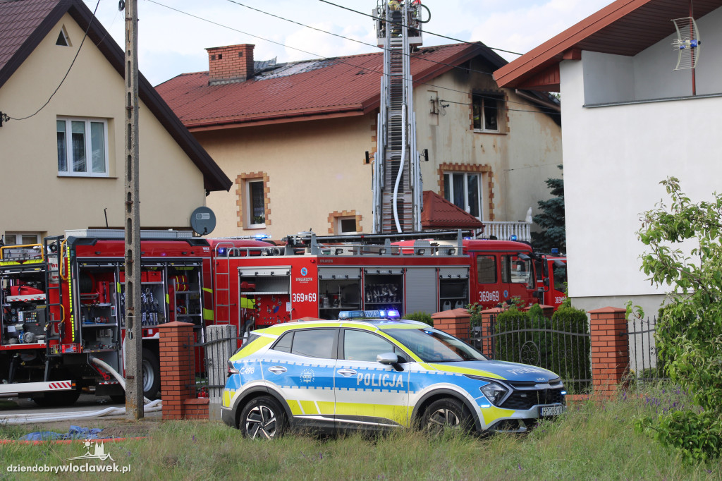 Pożar domu. 6 zastępów straży w akcji