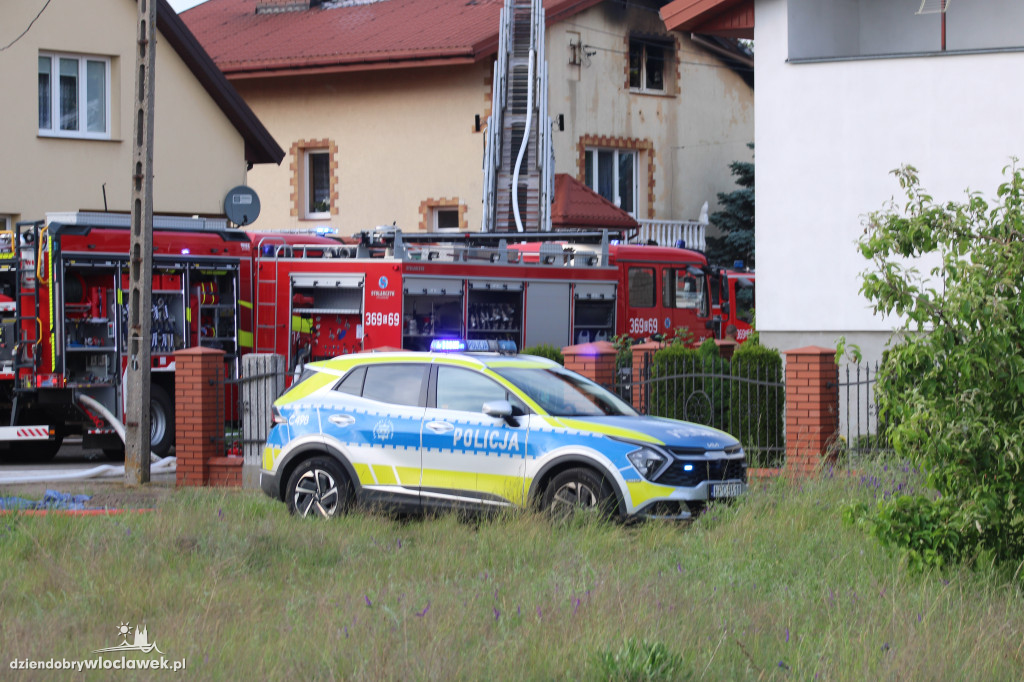 Pożar domu. 6 zastępów straży w akcji