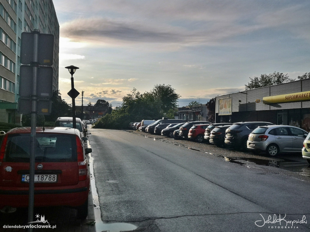 Zazamcze w strzępach. Nawałnica wyrywała drzewa