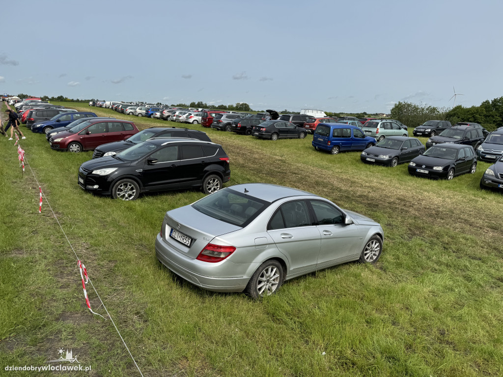 Tłumy rolników i mieszczuchów w Zarzeczewie. Trwają targi
