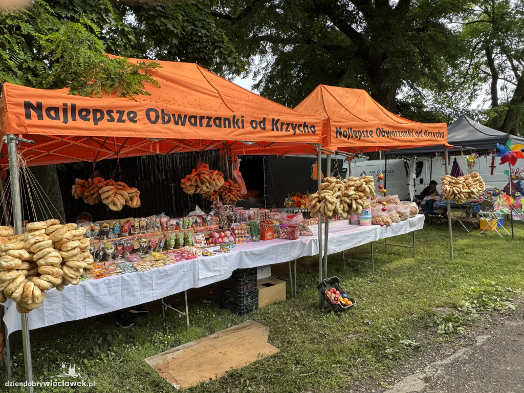 Tłumy rolników i mieszczuchów w Zarzeczewie. Trwają targi