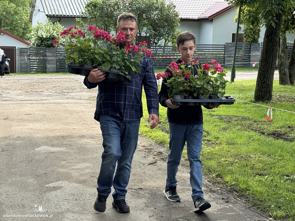 Tłumy rolników i mieszczuchów w Zarzeczewie. Trwają targi