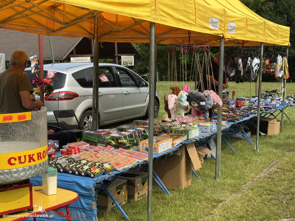 Tłumy rolników i mieszczuchów w Zarzeczewie. Trwają targi